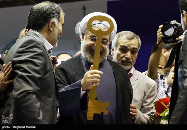 اظهارات روحانی درباره نقش برجام در واردات کمپرسورهای نفت عزت ملی را خدشه‌دار کرد/ تور آشنایی با توانمندی‌های صنعت نفت برای روحانی برگزار شود