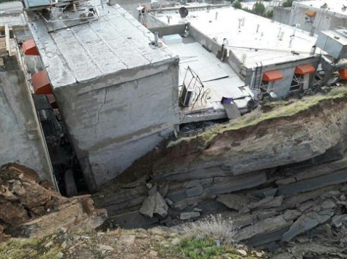 رانش زمین در مسجدسلیمان یک منزل مسکونی را تخریب کرد