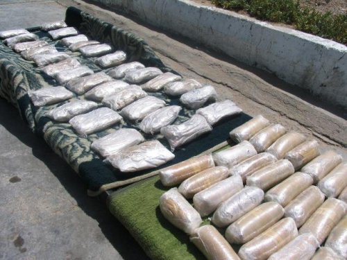 کشف بیش از یک تن مواد مخدر با هلاکت قاچاقچی مسلح در جنوب شرق کشور