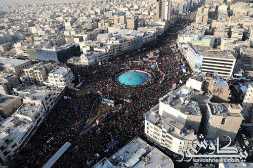 ترس رسانه‌های دشمن از پرچم‌های قرمز انتقام/ خبرنگاران خارجی: به جمعیت نگاه کنید؛ این یک نقطه عطف در خاورمیانه است