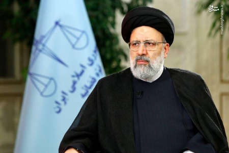 حلقه وصل میدان و دیپلماسی شهید سلیمانی بود/ حاج قاسم در حالی مقابل داعش ایستاد که بعضی‌ها مرعوب تکفیری‌ها بودند