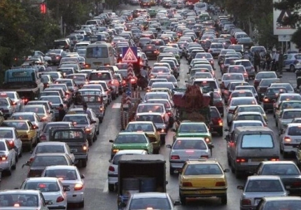 ترافیک سنگین در مسیرهای منتهی به تهران/ ترافیک کرج - چالوس عادی و روان است 