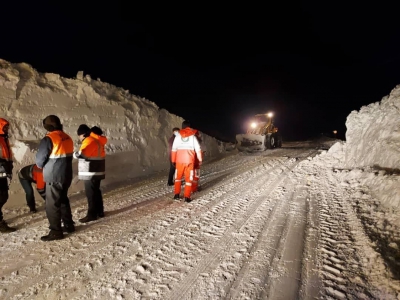  امدادگران رانندگان گرفتار در برف را نجات دادند 